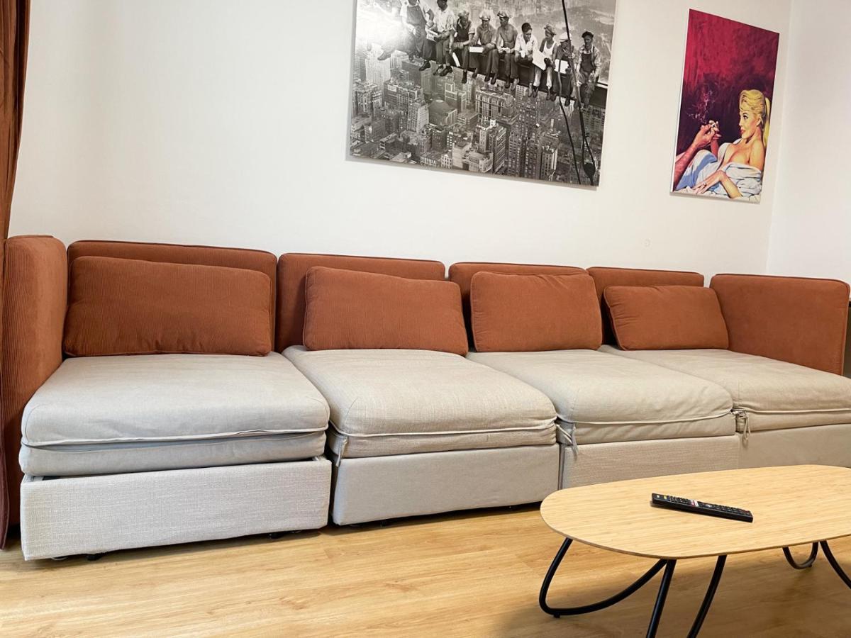 City Center 2 Bedroom A/C Apartment Bratislava Luaran gambar